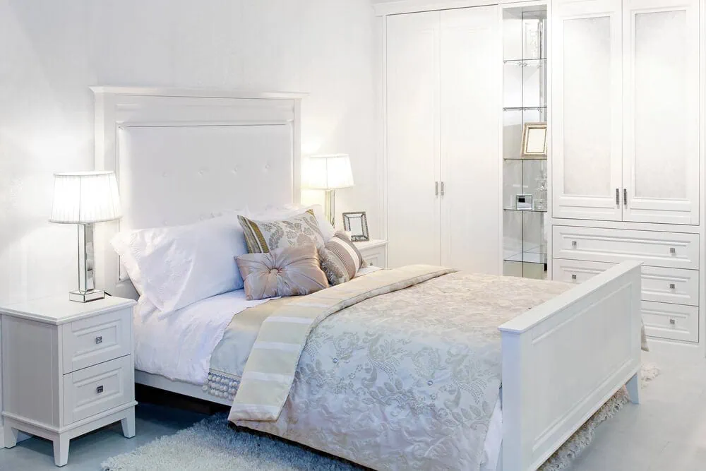 Transform Bedrooms: Innovative Storage Solutions & Luxury Accents