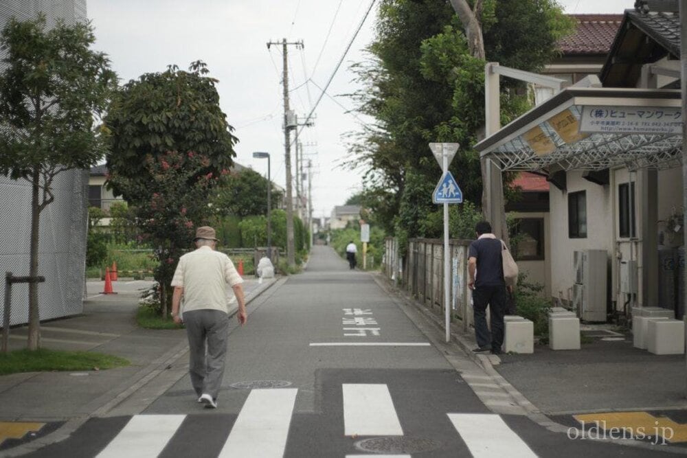 Petri cc auto 55mm f1.8 review作例 エモい画像写真が撮れるオールドレンズ jpeg撮って出し 　 後ろ姿