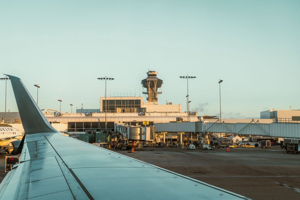 Travelling cheaply, Cheap Travel Tips, Airplane at Airport, ArboursAbroad