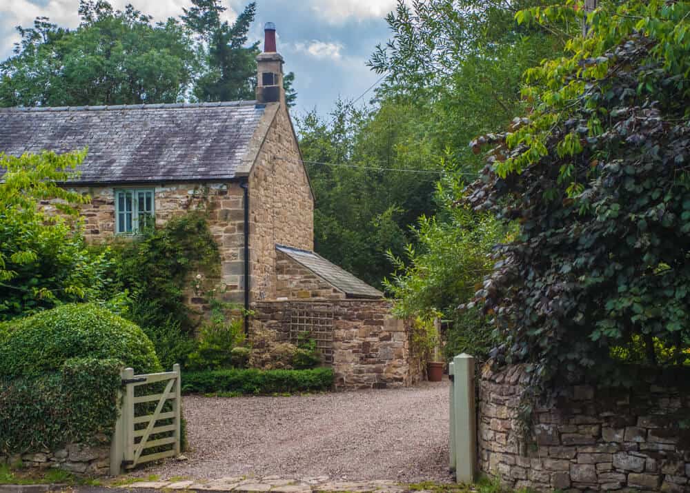 How to Maintain the Appearance of your Countryside Property - driveway