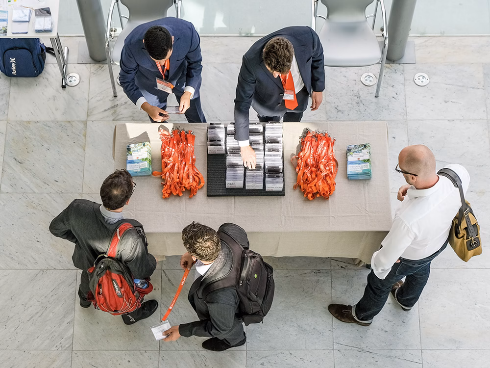 Fotografia de evento empresarial, na acreditação