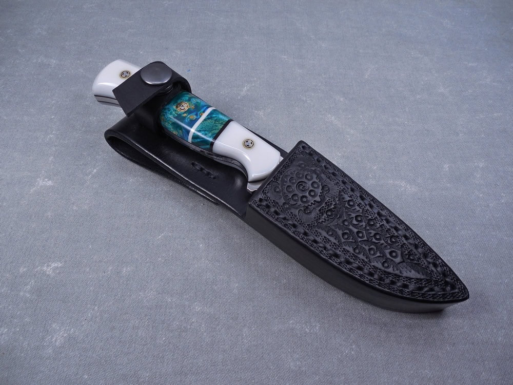 h10 hunting knife inside handmade leather sheath