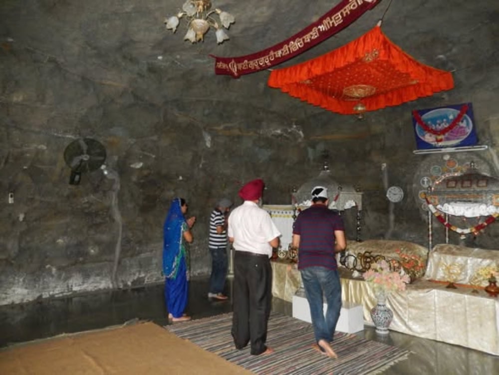 महाराष्ट्र के Lonavala का यह गुरुद्वारा बन रहा है ट्रैवलर्स की नई पसंद