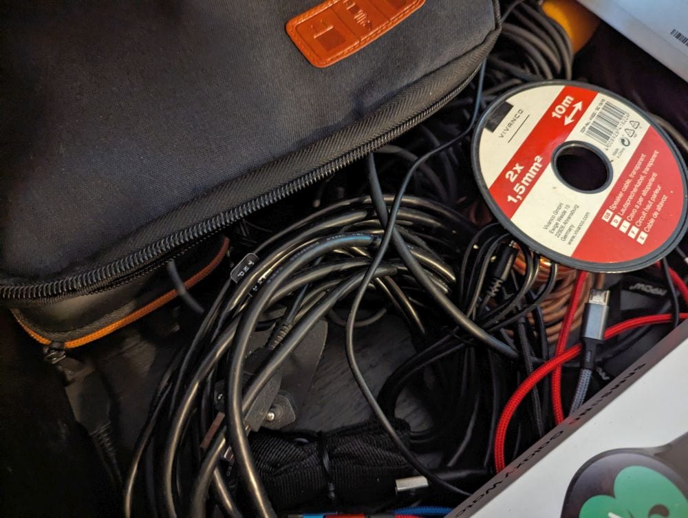 Jede Menge Kabel für den Schrotthändler (Foto: Digisaurier)
