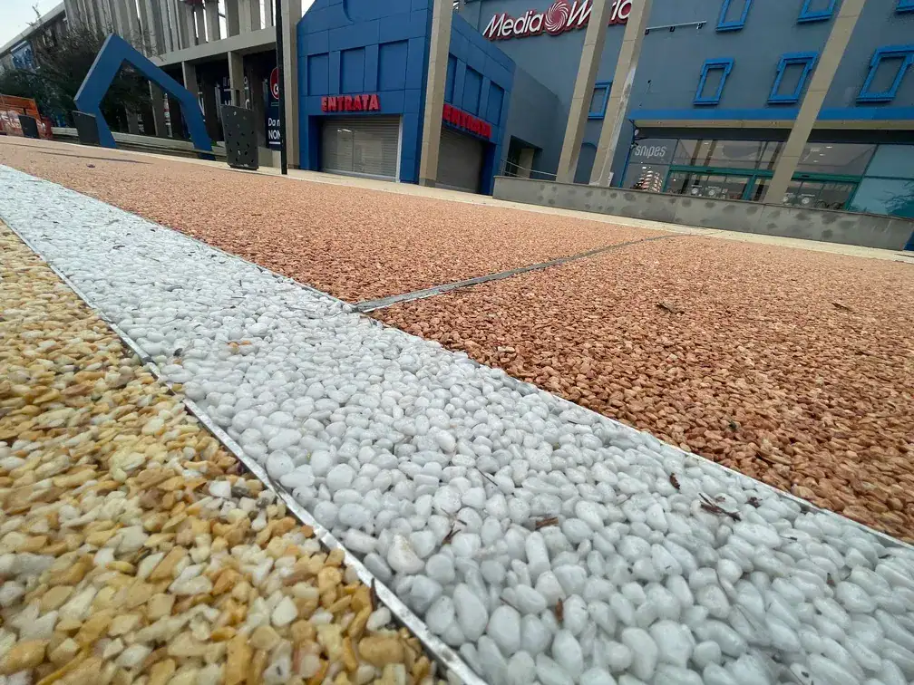 prima-drain-stone-drenante-centro-commerciale-rescaldina_3.webp
Riqualifica outdoor con Prima Drain Stone® percorso pedonale centro commerciale Rescaldina