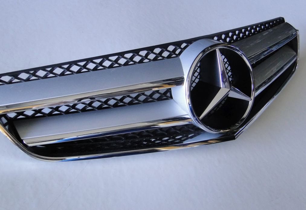 MERCEDES E KLASA W207 GRILL ATRAPA