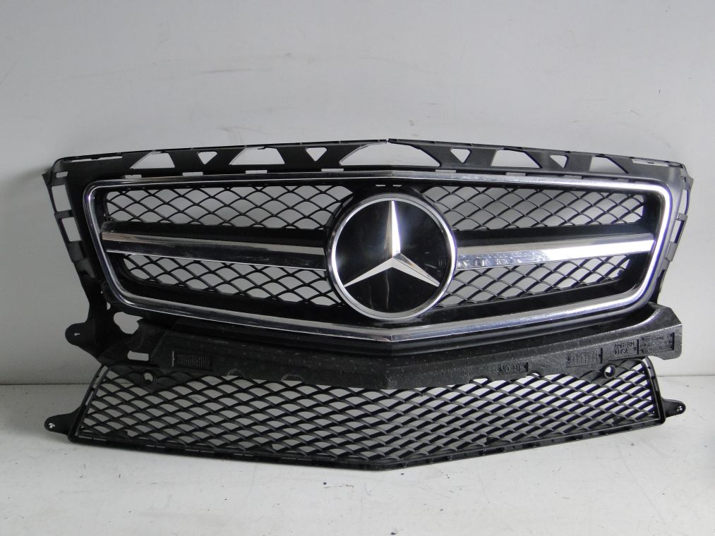 MERCEDES CLS W218 GRILL 63 AMG ATRAPA IGŁA