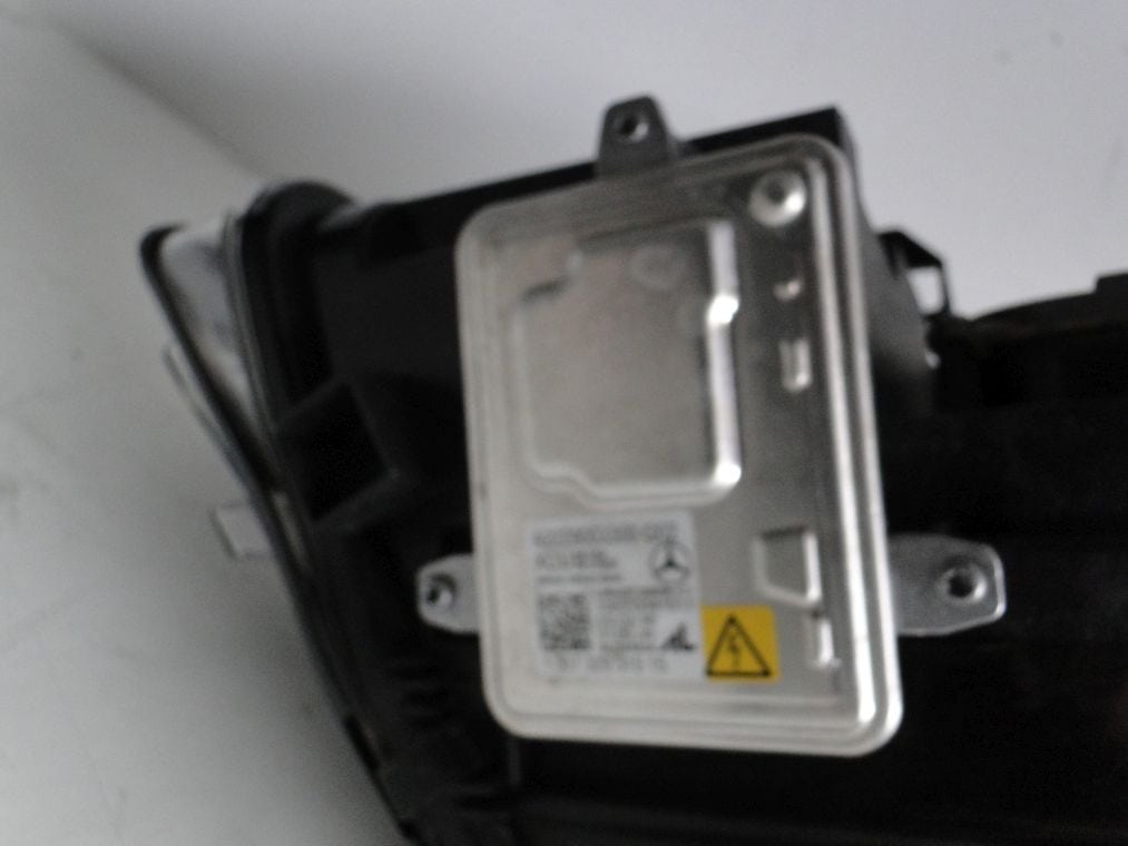 MERCEDES CLA W117 PO LIFCIE LAMPA XENON PRAWA - obrazek 7