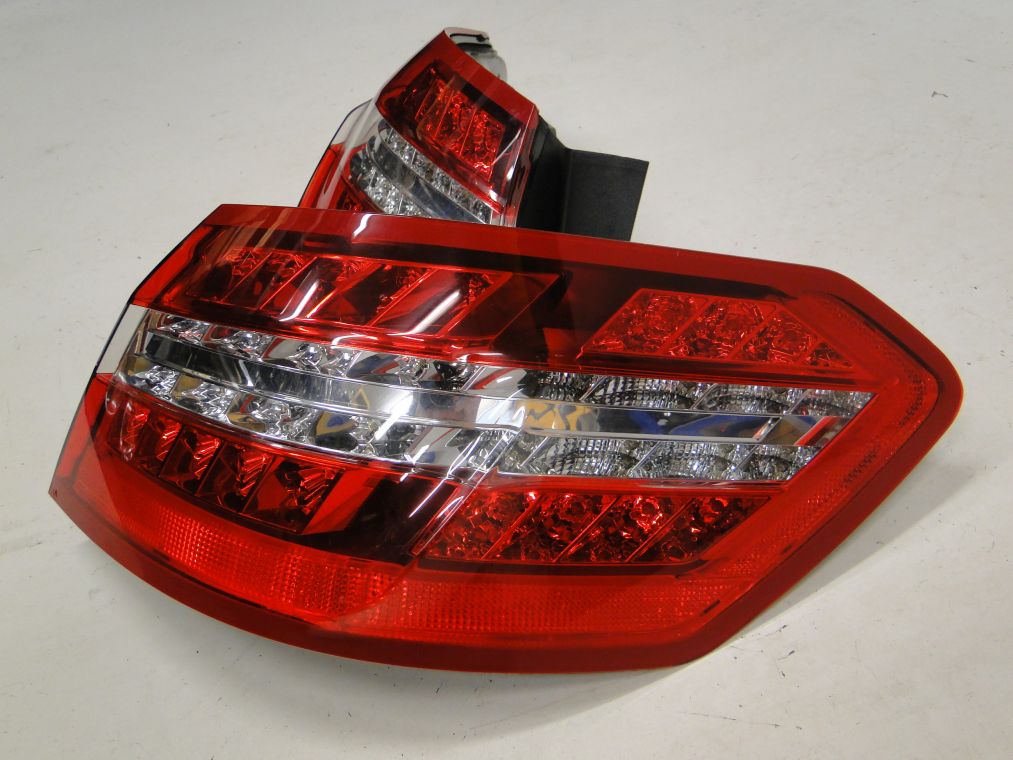 MERCEDES E KLASA W212 LIMUZYNA LAMPA TYLNA PRAWA LEWA - obrazek 4