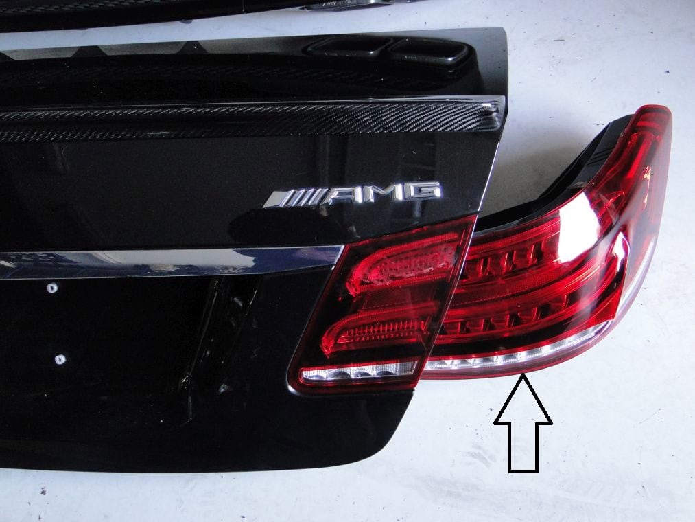 MERCEDES E KLASA W212 LIMUZYNA PO LIFCIE LAMPA TYLNA PRAWA LEWA - obrazek 3