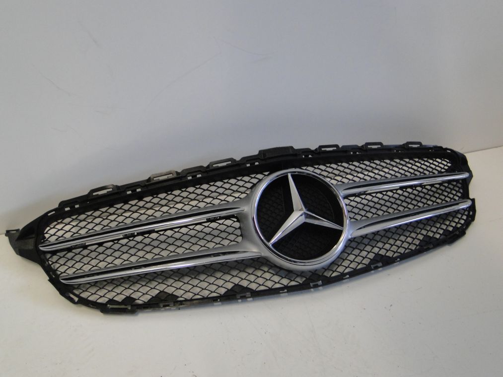 MERCEDES C KLASA W205 GRILL ATRAPA AMG
