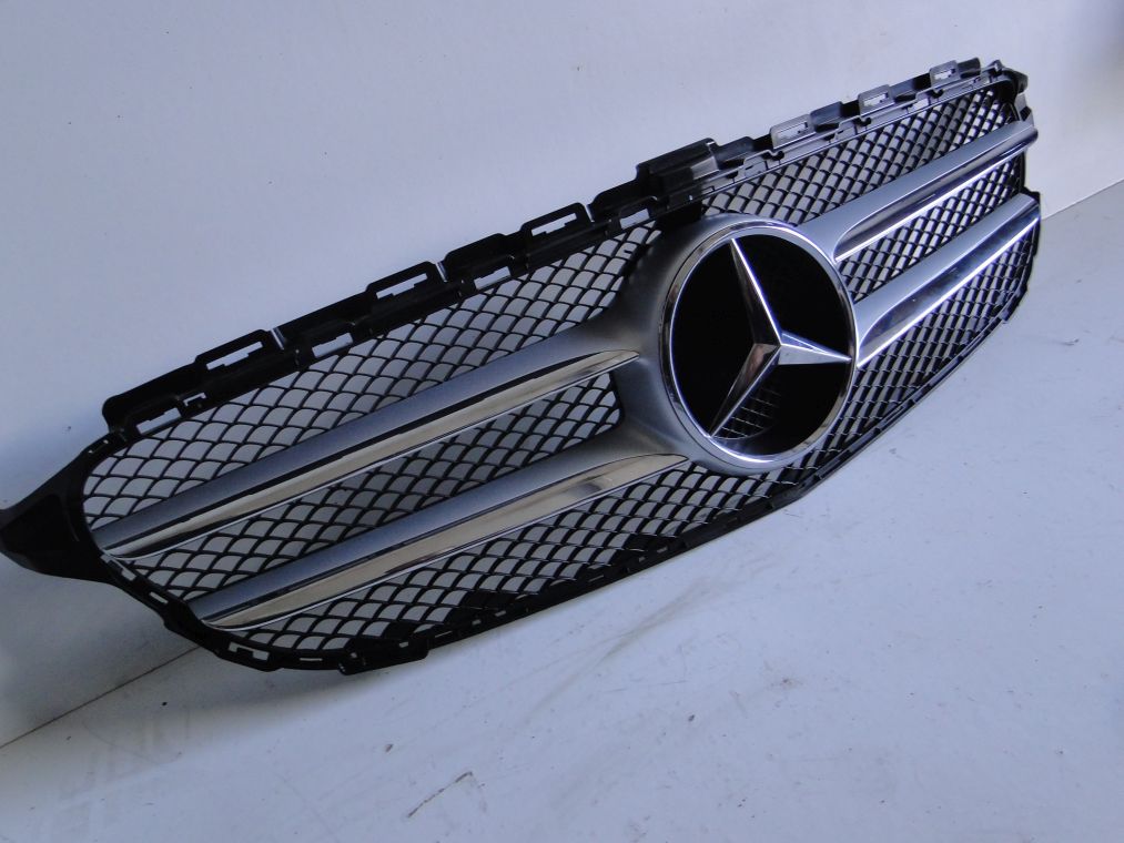 MERCEDES C KLASA W205 GRILL ATRAPA AMG