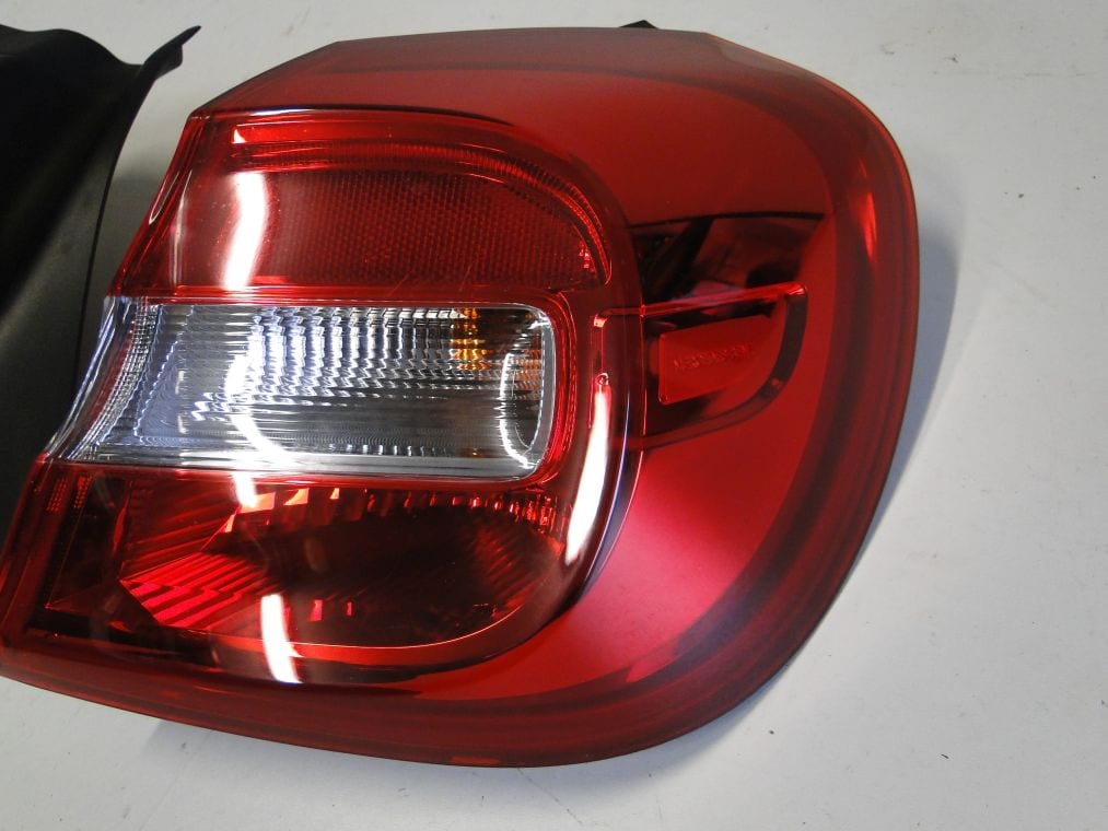 MERCEDES GLA X156 LAMPA TYLNA PRAWA LEWA - obrazek 2