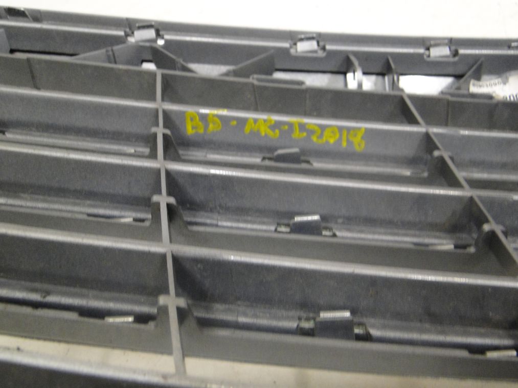 MERCEDES C KLASA W204 GRILL ATRAPA A2048800323 - obrazek 5