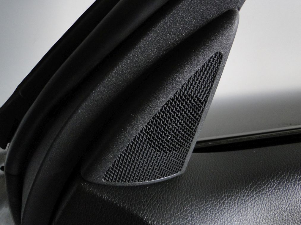 MERCEDES E KLASA 211 PO LIFCIE BLENDA TRÓJKĄTNA NA SŁUPEK