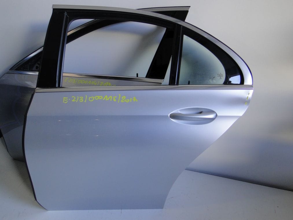 MERCEDES E KLASA W213 LIMUZYNA DRZWI TYLNE LEWE