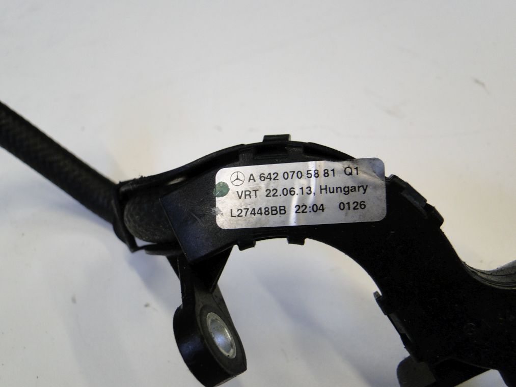 MERCEDES 642 PRZEWÓD PALIWA MOCOWANIE A6420705881 - obrazek 2