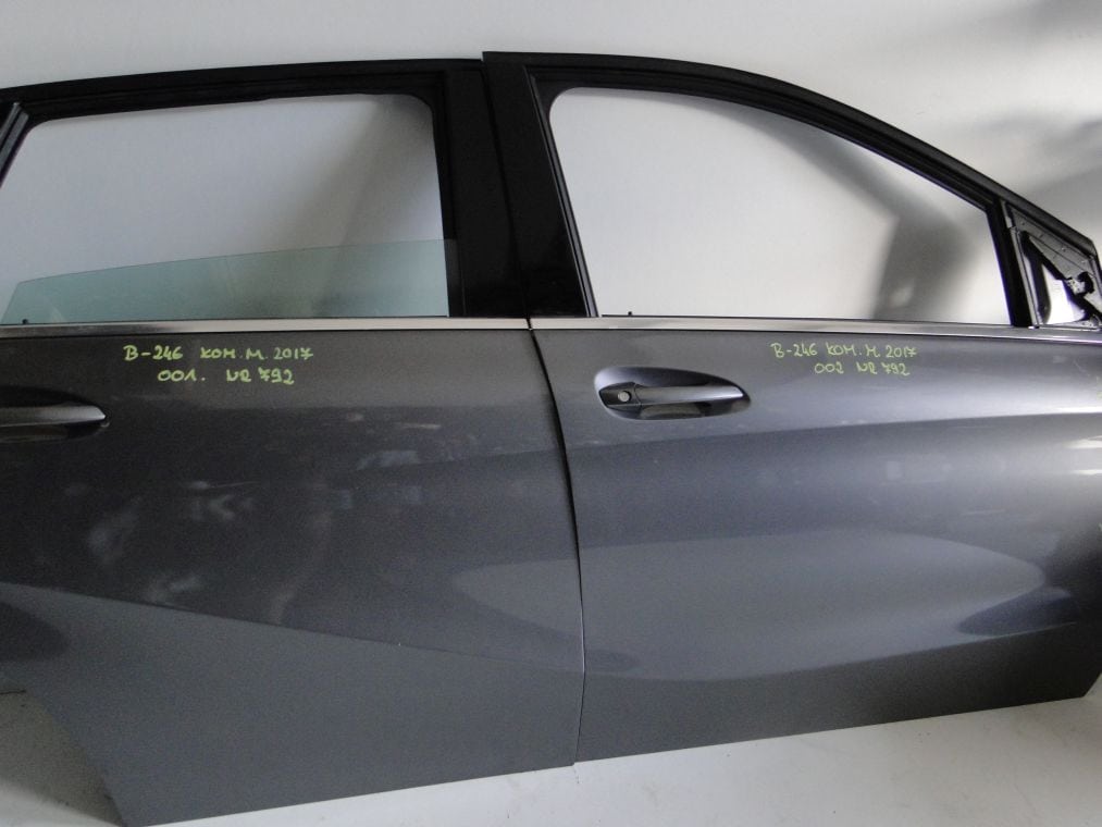 MERCEDES B KLASA W246 LIMUZYNA PO LIFCIE DRZWI PRAWE PRZEDNIE