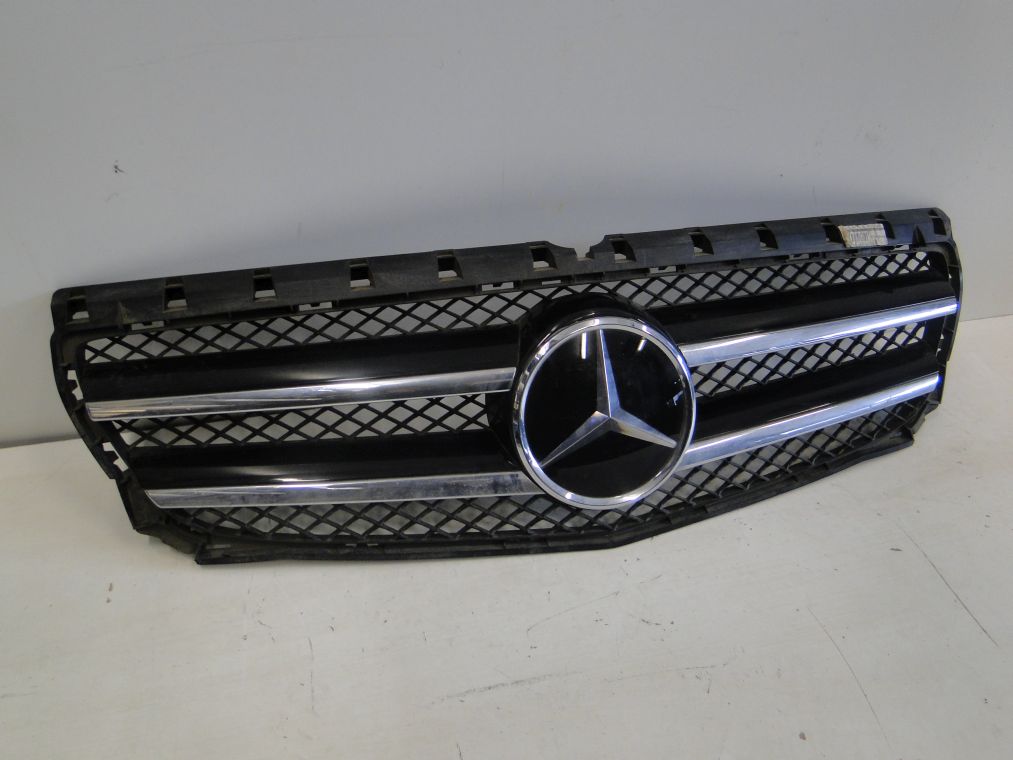 MERCEDES B KLASA W246 GRILL ATRAPA NA DISTRONIC