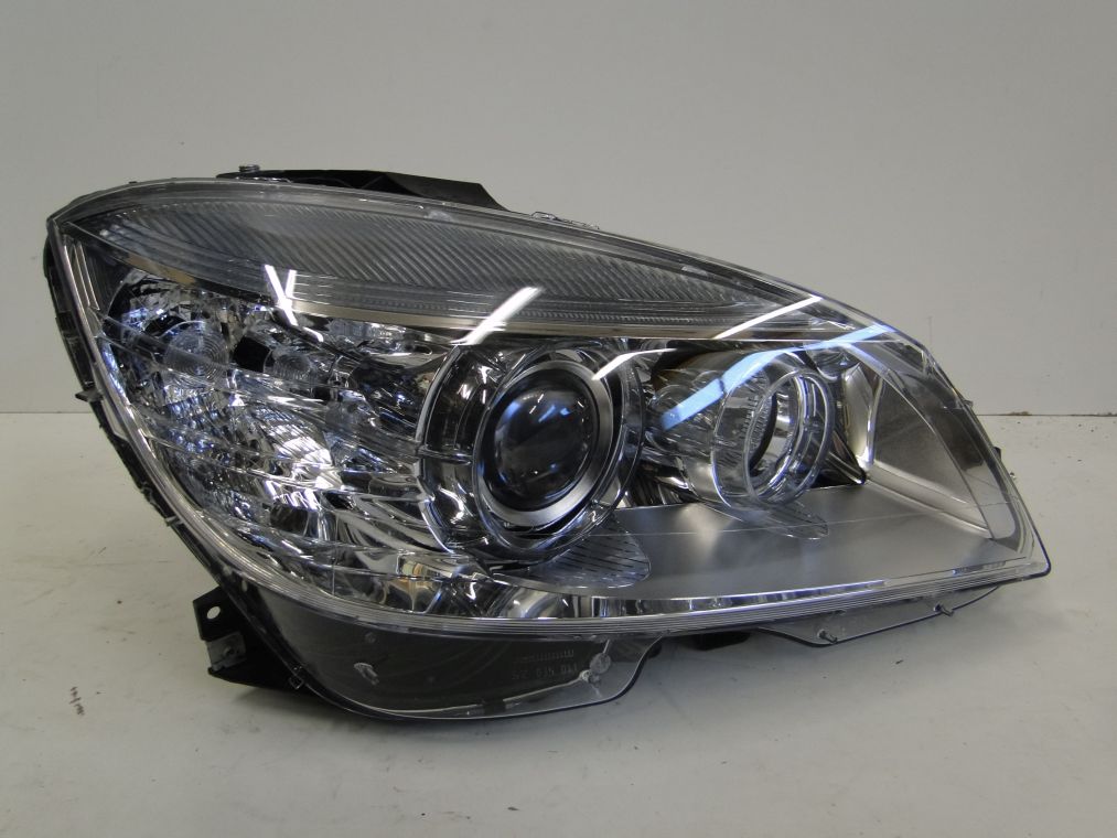 MERCEDES C KLASA W204 LAMPA XENON PRAWA NIESKRĘTNA