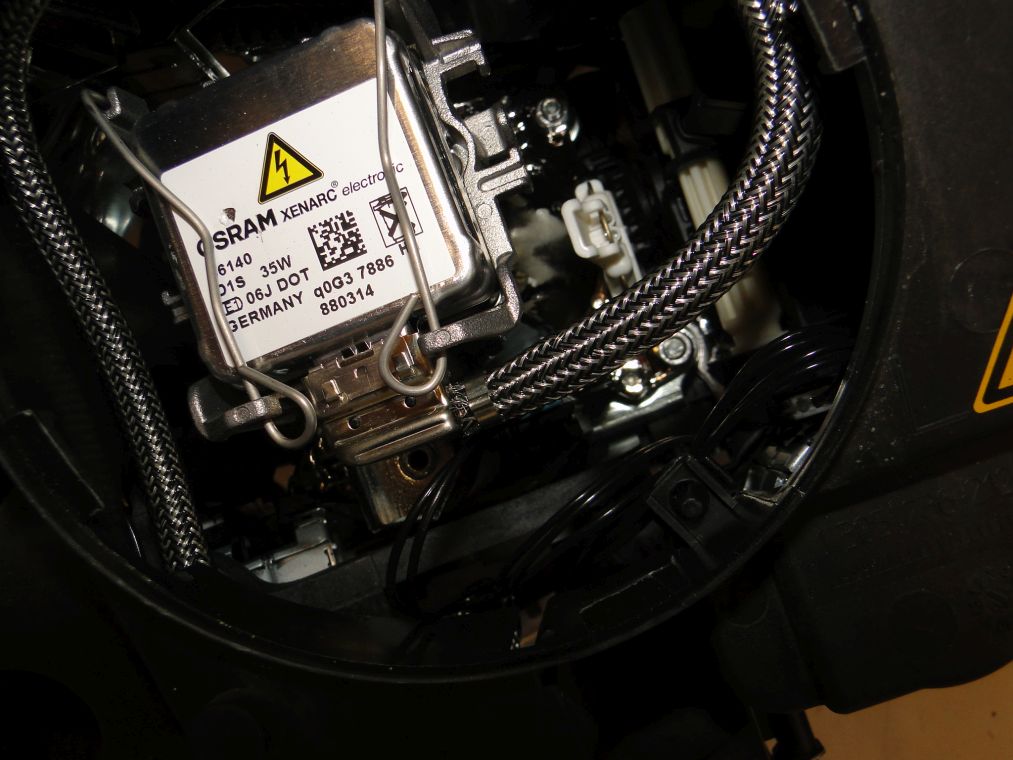 MERCEDES C KLASA 204 LAMPA XENON PRAWA LEWA SKRĘTN - obrazek 5