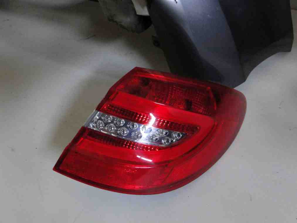 MERCEDES B KLASA W246 LIFT LAMPA TYLNA LED LEWA PRAWA