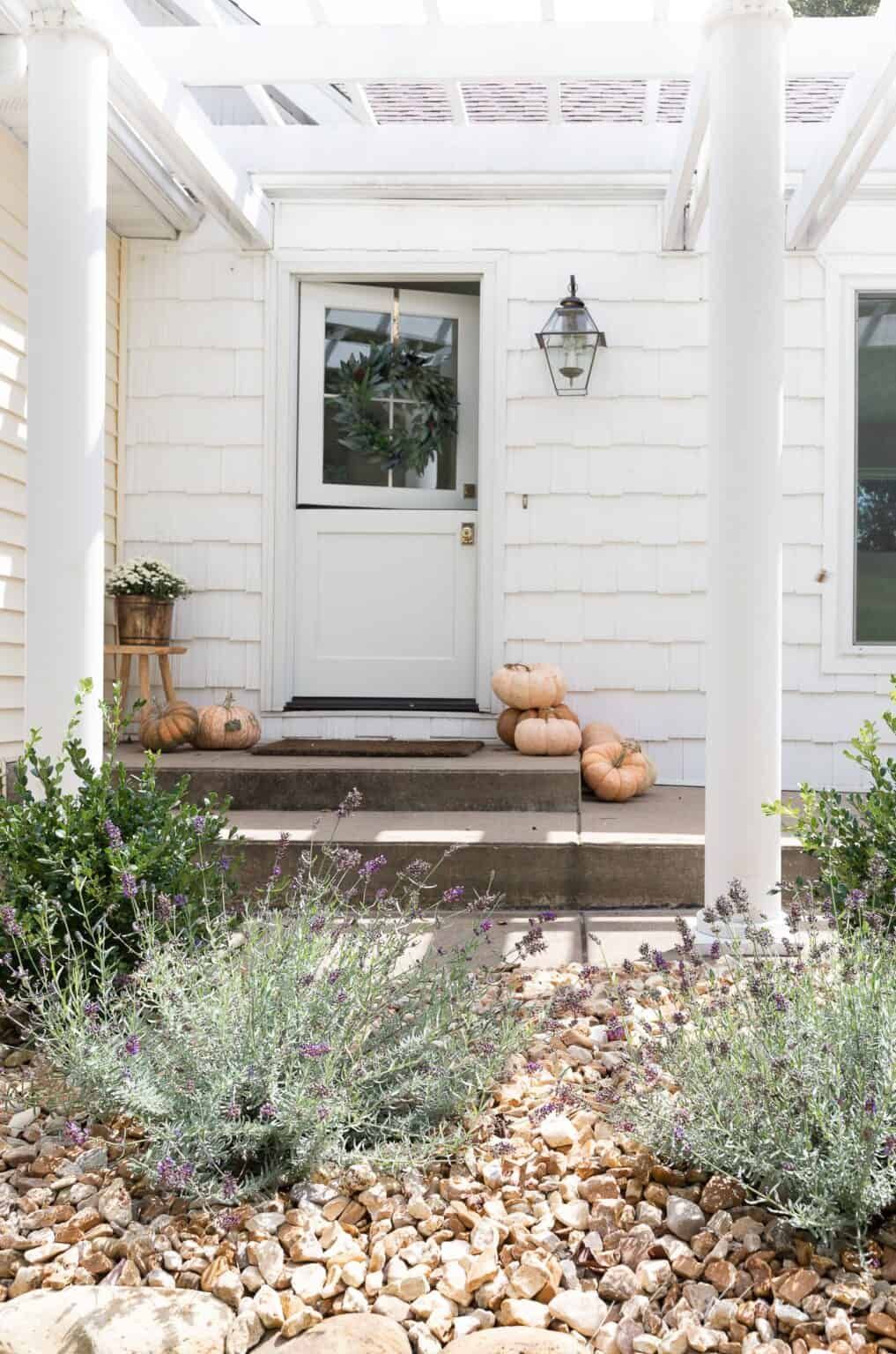 22-Enchanting-Fall-Porch-Decor-Ideas-To-Try-This-Year_11 22-Enchanting-Fall-Porch-Decor-Ideas-To-Try-This-Year_11 22 Enchanting Fall Porch Decor Ideas To Try This Year_11 fall porch decor ideas 22 Enchanting Fall Porch Decor Ideas To Try This Year 22 Enchanting Fall Porch Decor Ideas To Try This Year 11