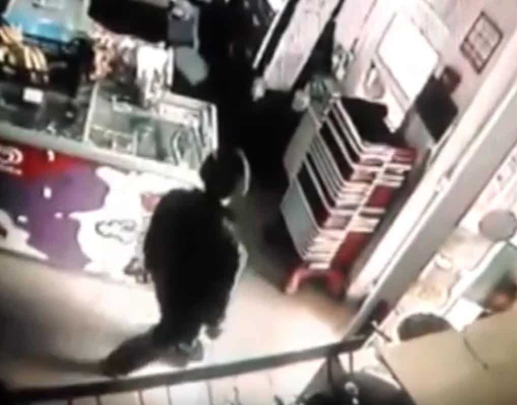 Minori la furat țigări si băuturi alcoolice