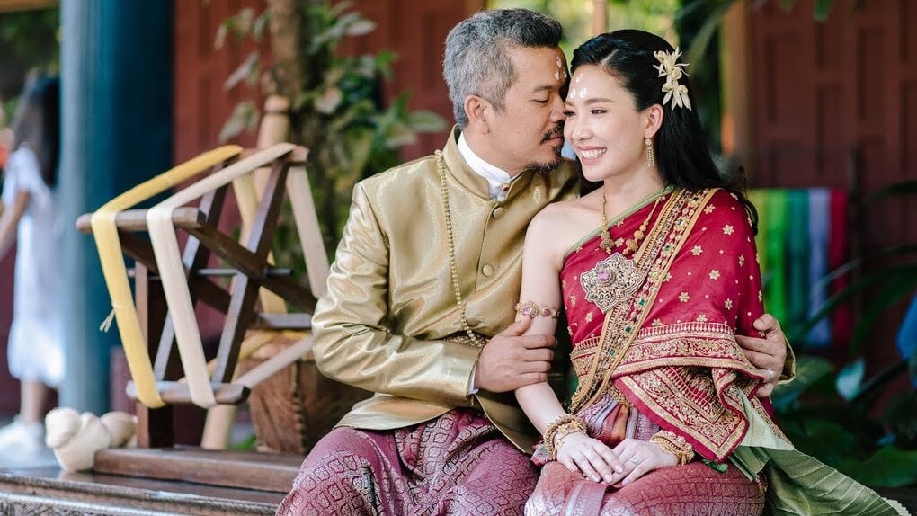 Thai Ceremony video at jim thompson bangkok thailand
