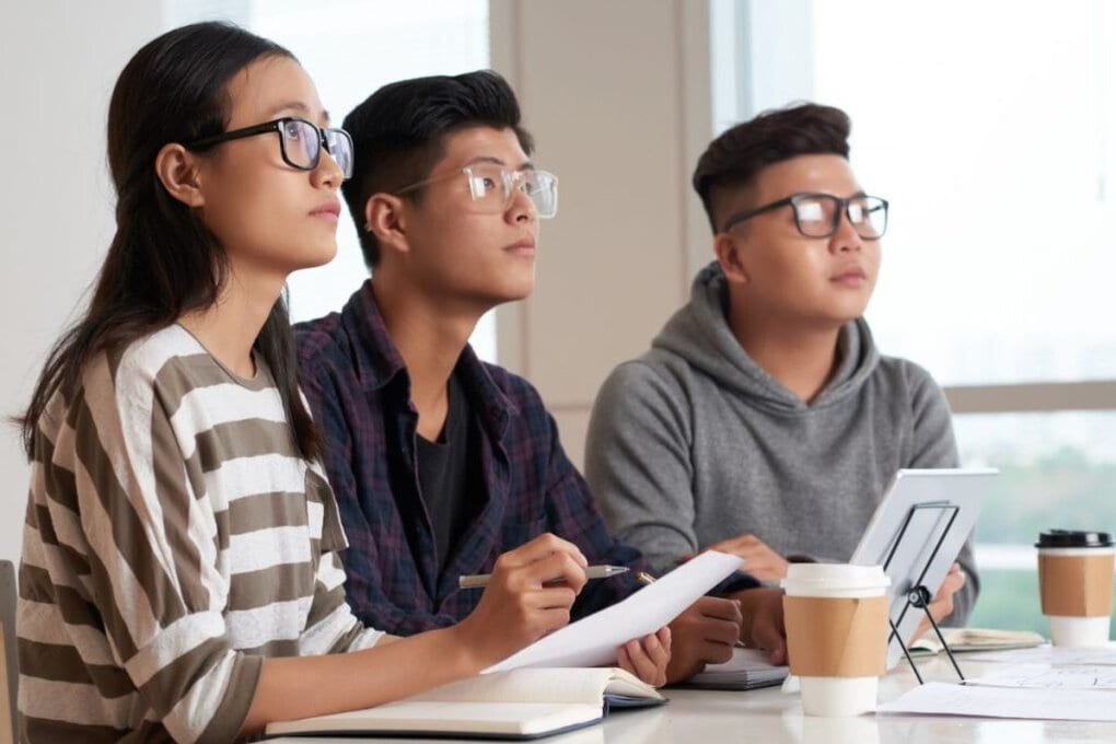 How to Evaluate English Centers in District 2