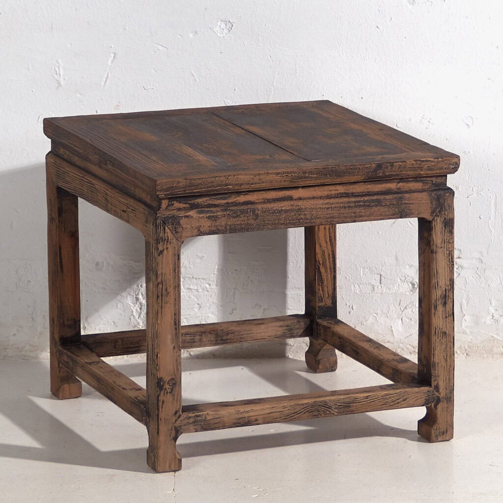 Table d’appoint carrée en bois massif ancien