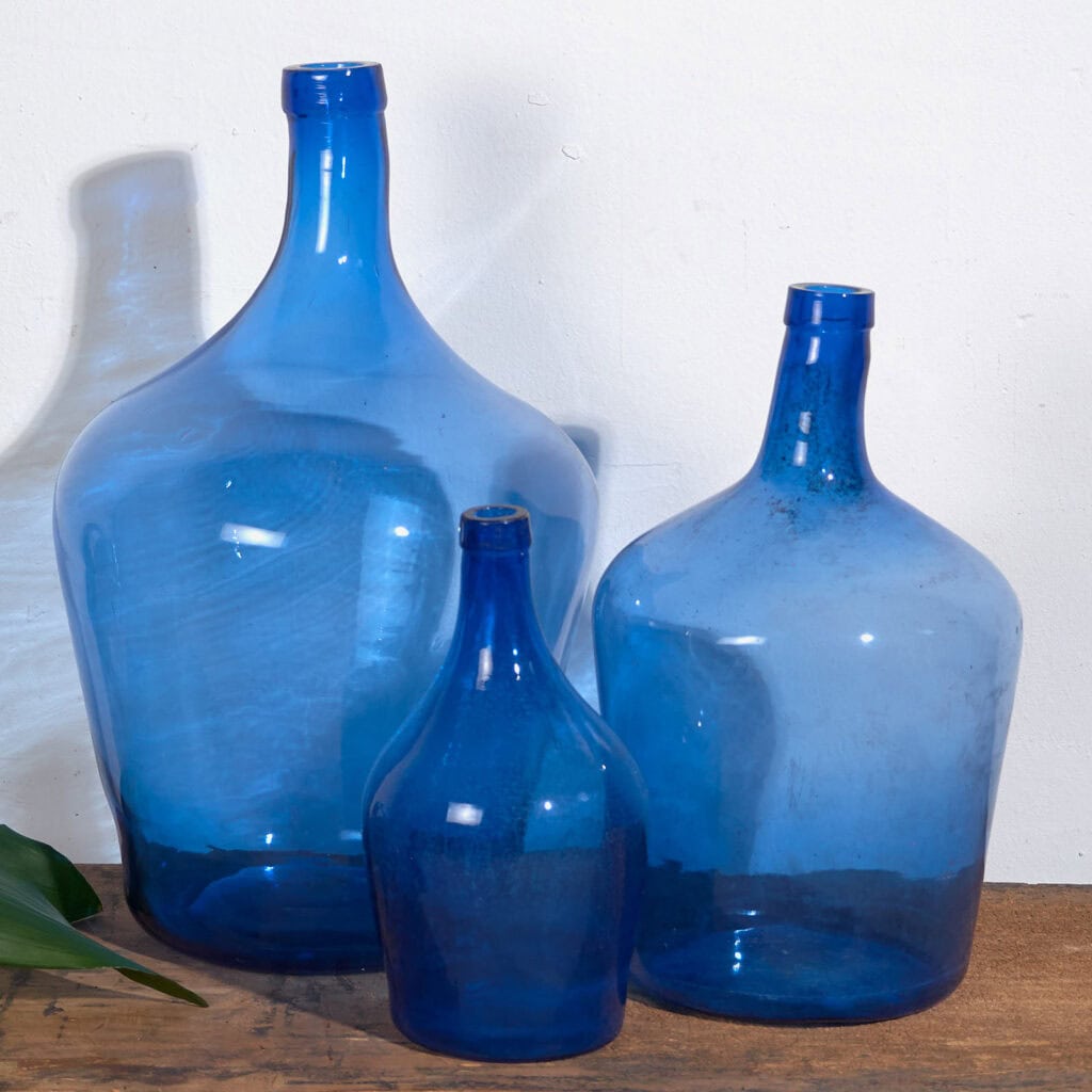 Anciennes dame-jeannes bleues (vers 1920). Ensemble 3 pièces #2