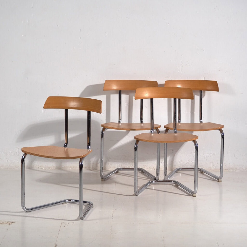 Vintage industrial style chairs (c.1960). Set of 4 pieces