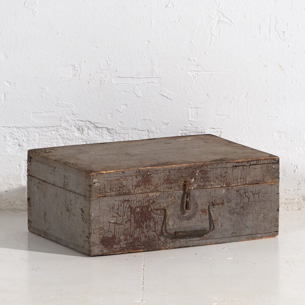 Antique case with gray patina (c.1920) #76
