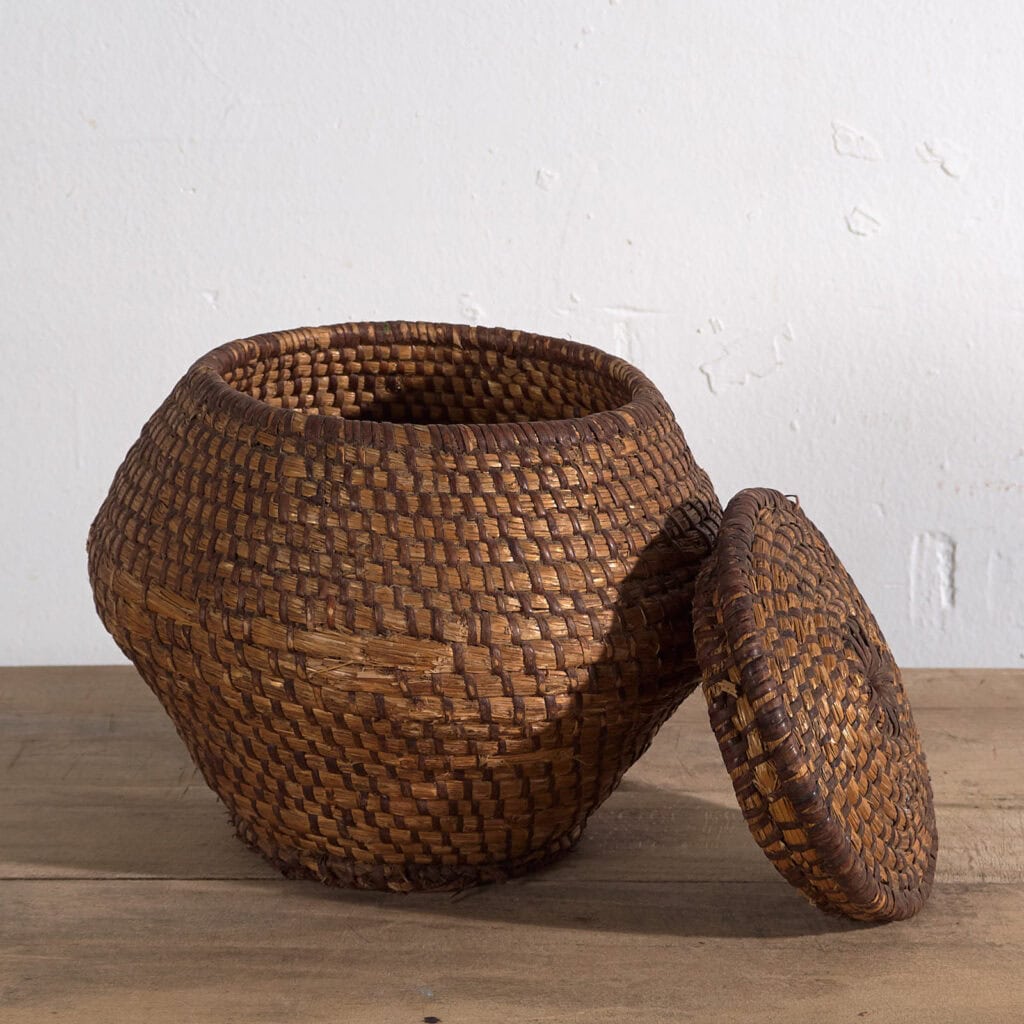 Cesta antigua con tapa (c.1920) #3