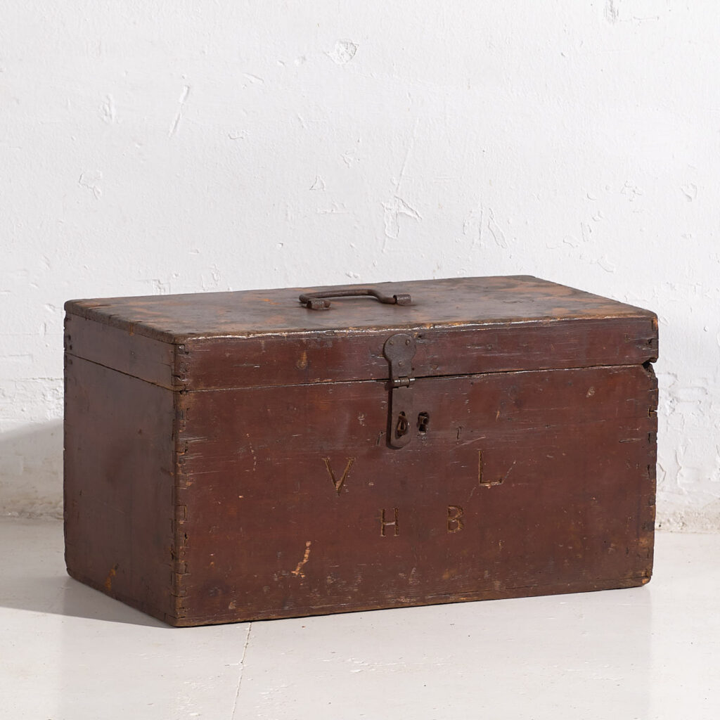 Antique maroon chest (c.1900) #9