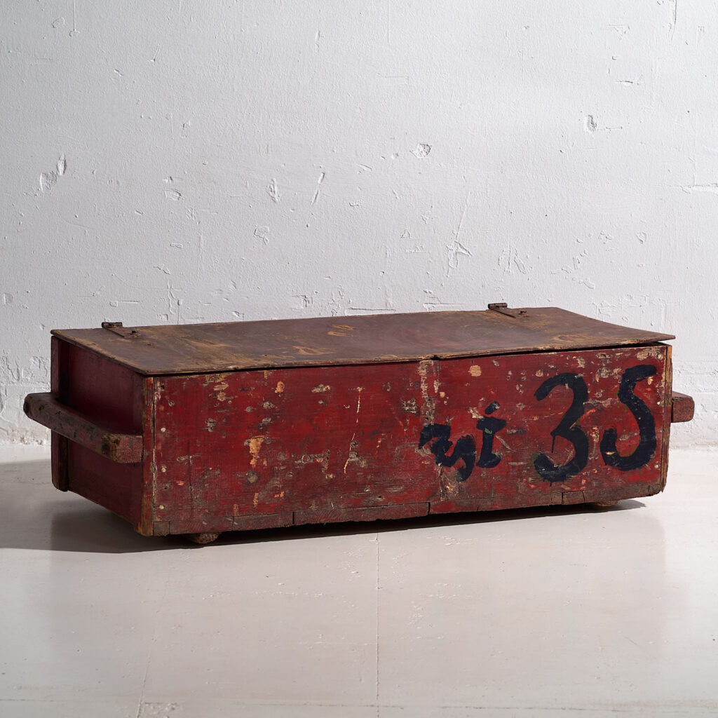 Cofre vintage de color rojo (c.1940) #2