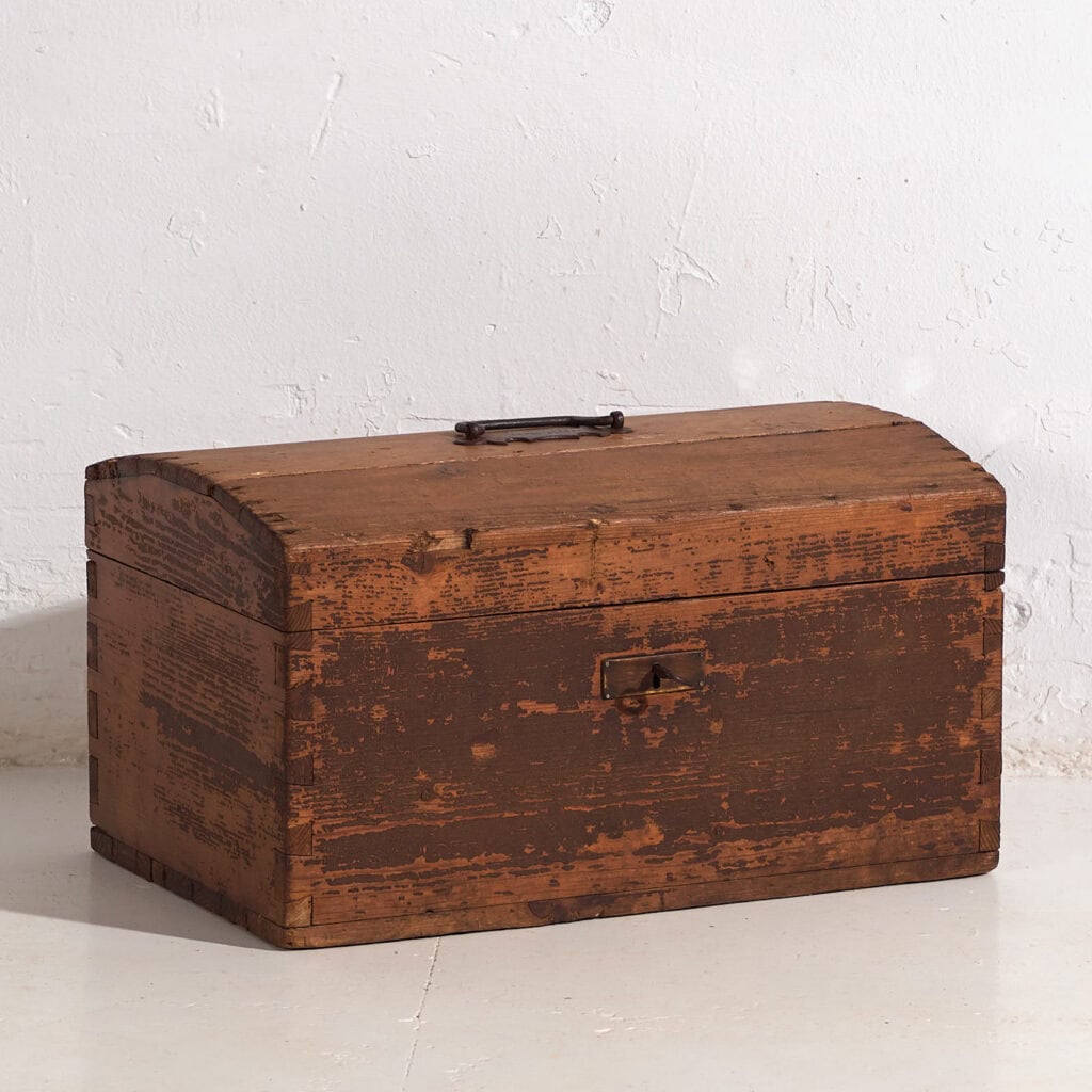 Antique chest with dark patina (c.1900) #3