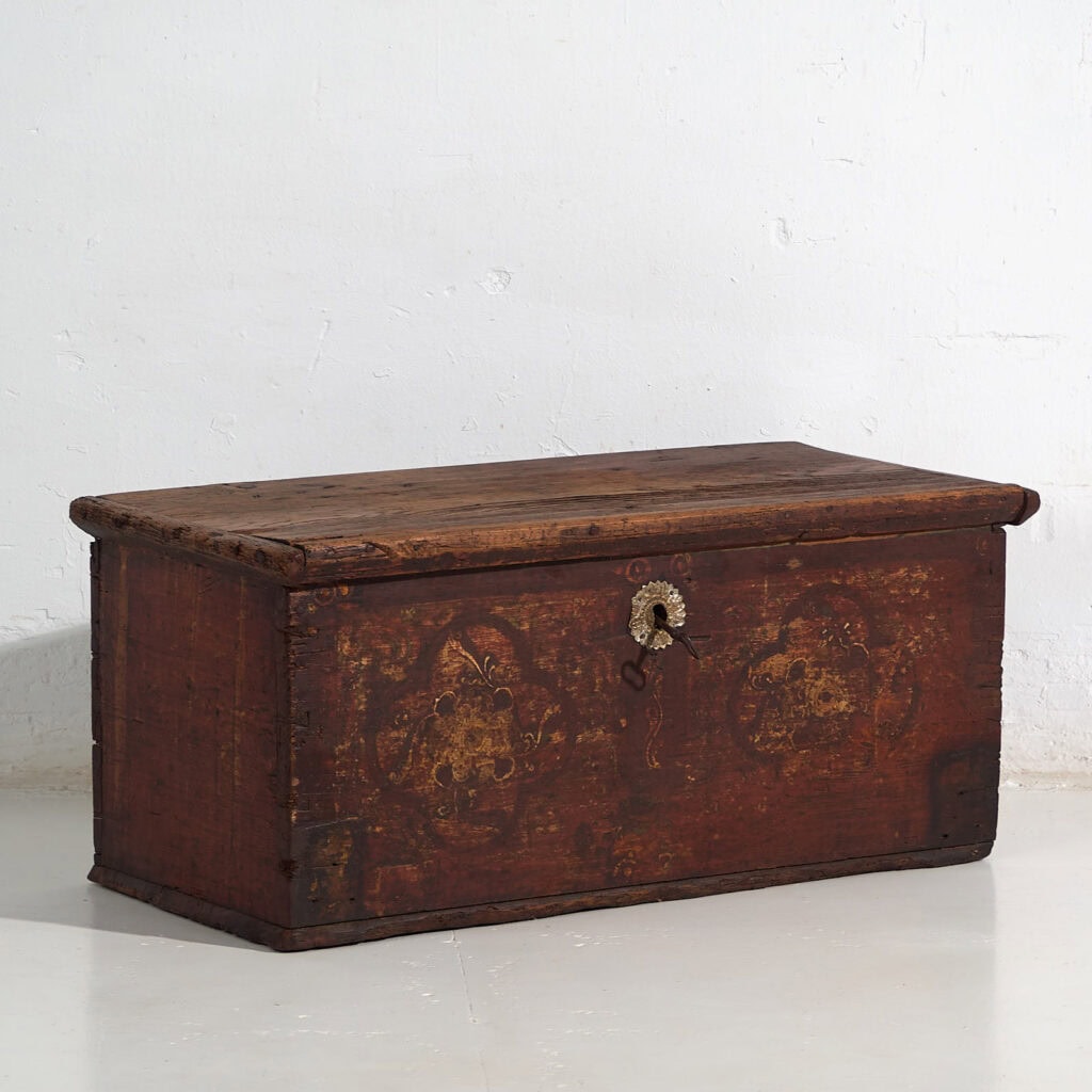 Antique chest painted with floral motifs and iron lock (c.1820) #47