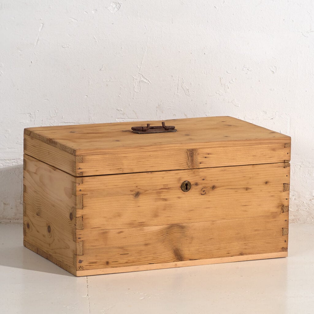 Antique travel chest (c.1920) #7