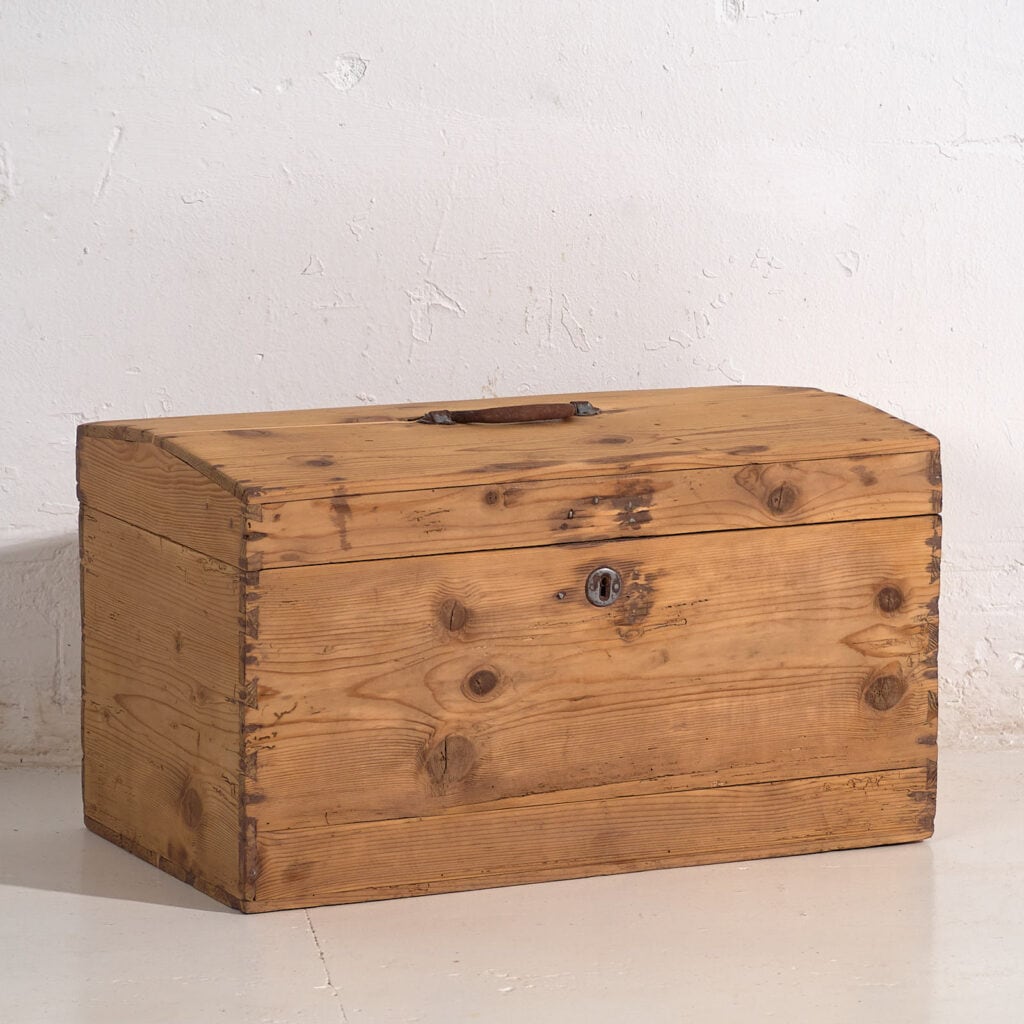 Small antique chest (c.1920) #8