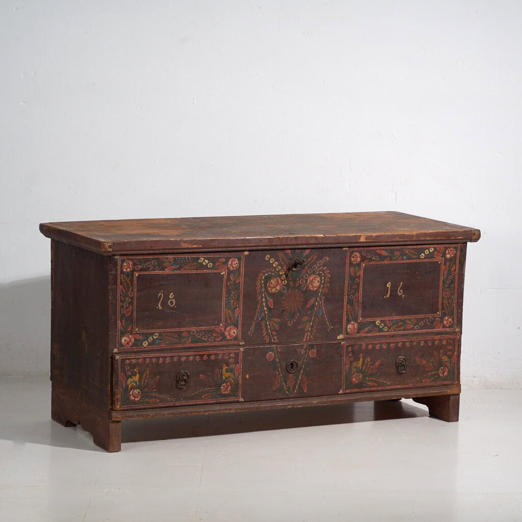 Antique chest with lower drawers (Year 1896)
