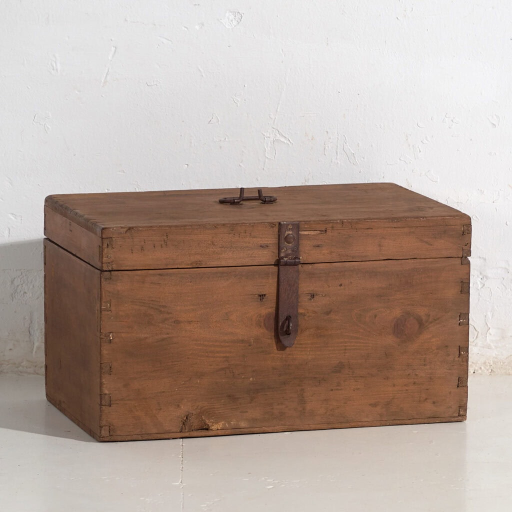 Petit coffre ancien (c.1920) #82