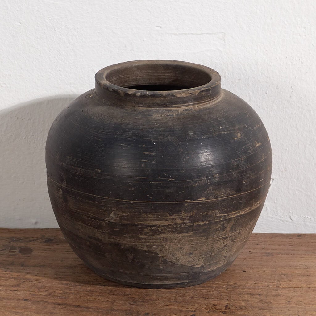 Antigua vasija de tonos oscuros (c.1900) #11