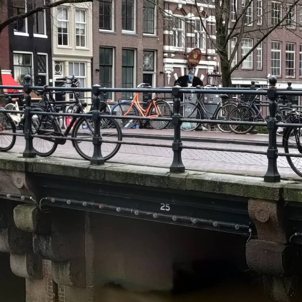 amsterdam bridge 25