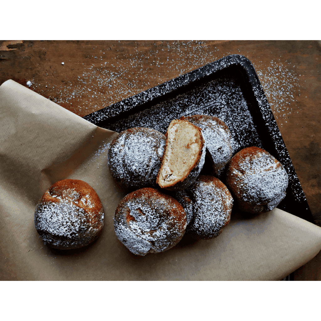 placinte cu branza si stafide poale-n brau