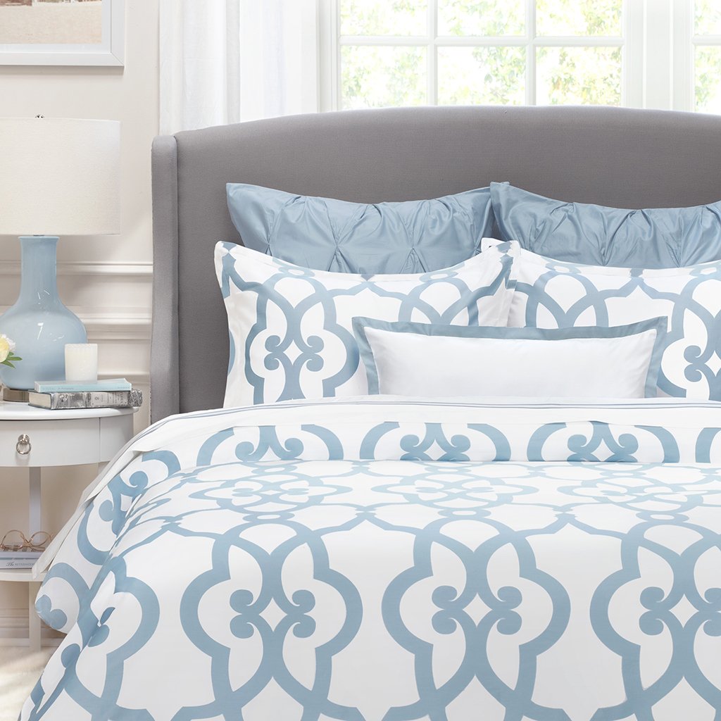 A Crane & Canopy bedding set