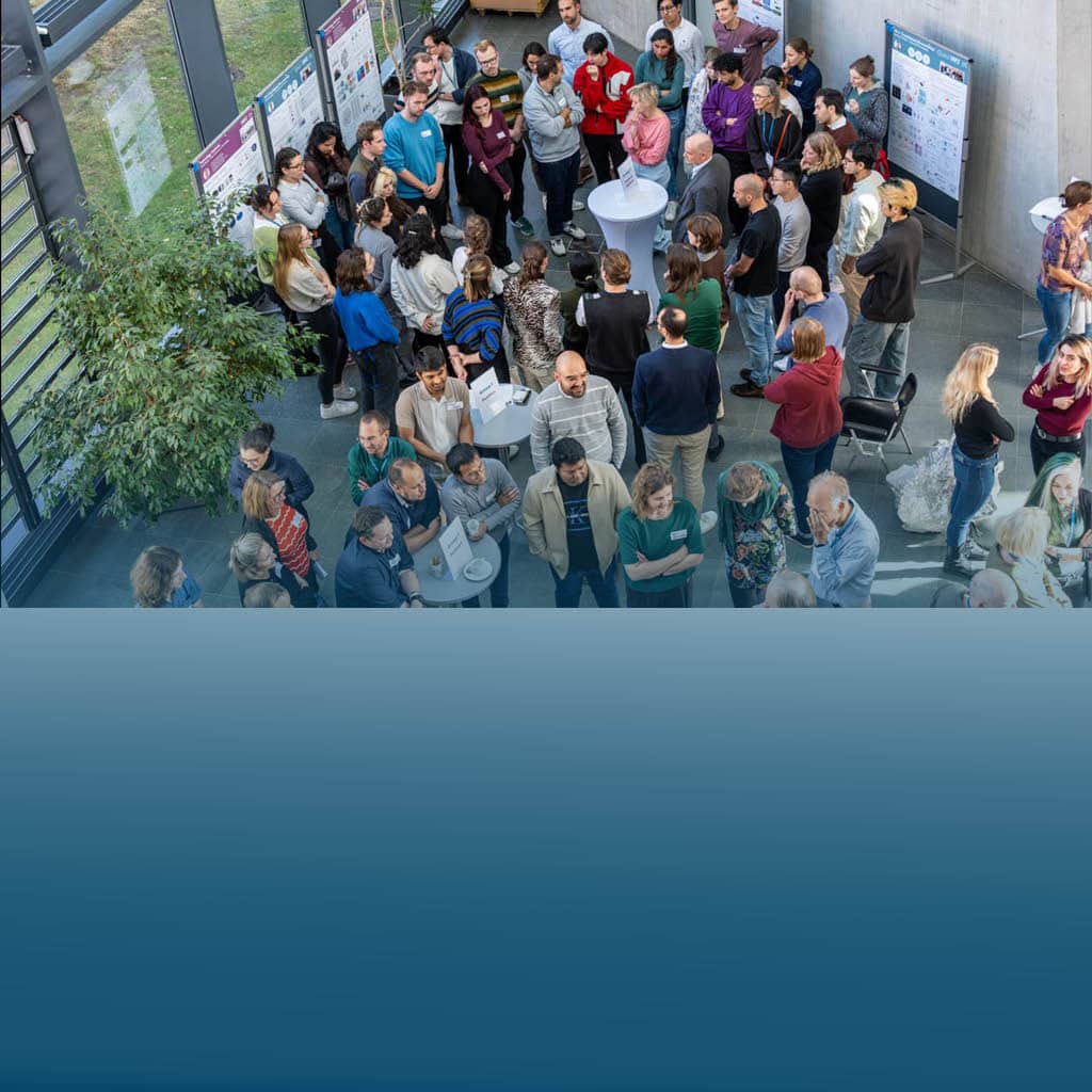 Viele Mitarbeiter des DRFZ im Foyer