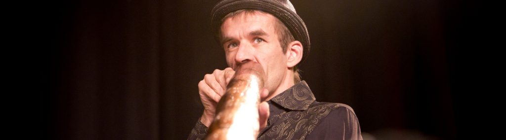 Marc-Miethe_didgeridoo_FRONT-OPEN_foto_gabrieledistefano_resonanzen3_2 5472x3648