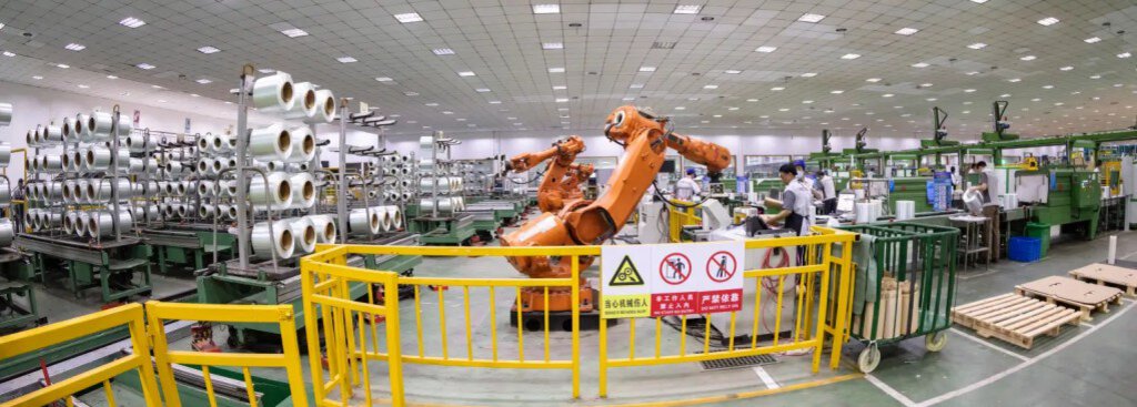 Glass-fiber-producing robots in Jiujiang